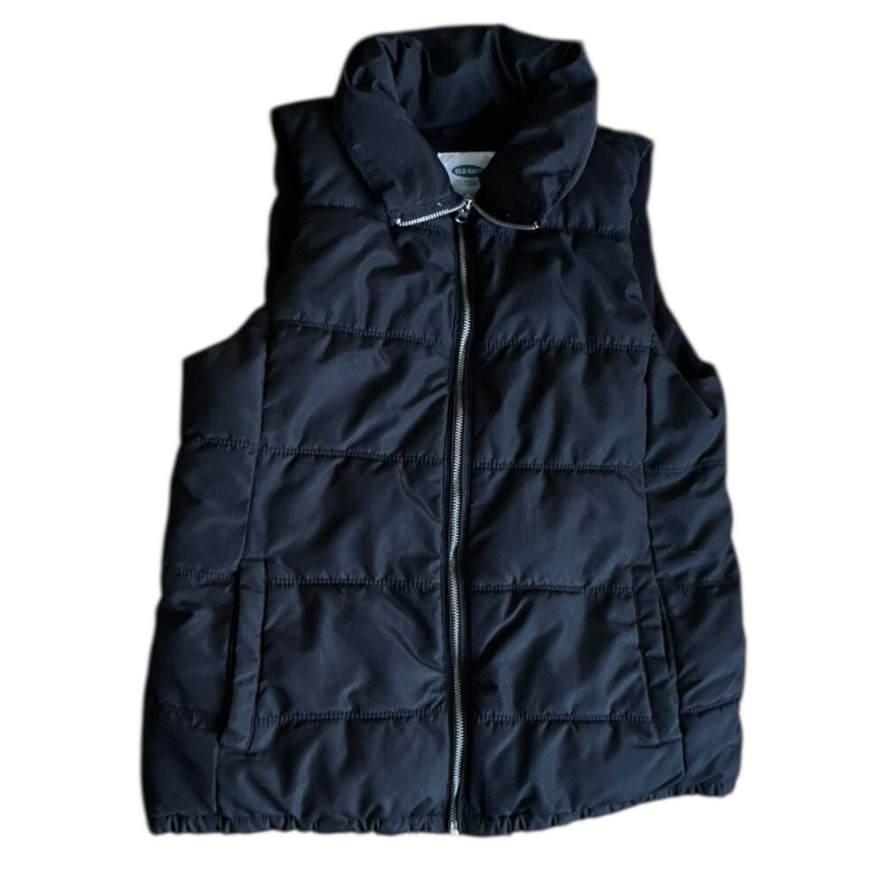 Old Navy women’s size mediume black puffer vest with fleece lining